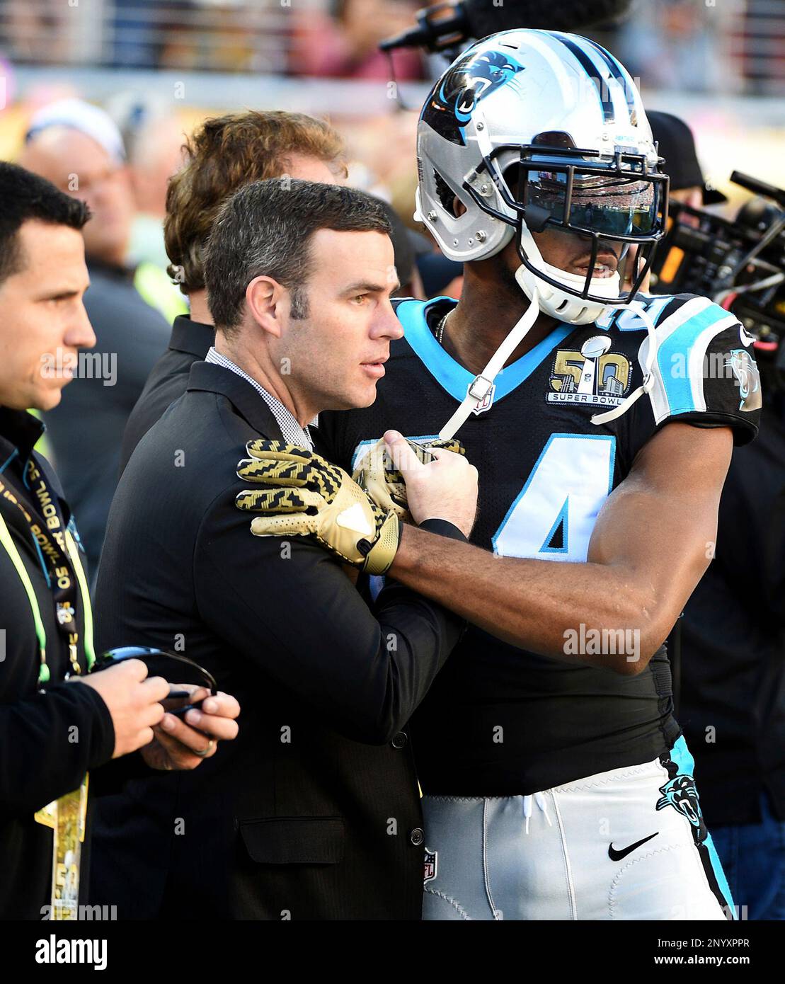 Carolina Panthers vs. Denver Broncos. NFL match poster. Two american  football players silhouette facing each other on the field. Clubs logo in  backgro Stock Photo - Alamy