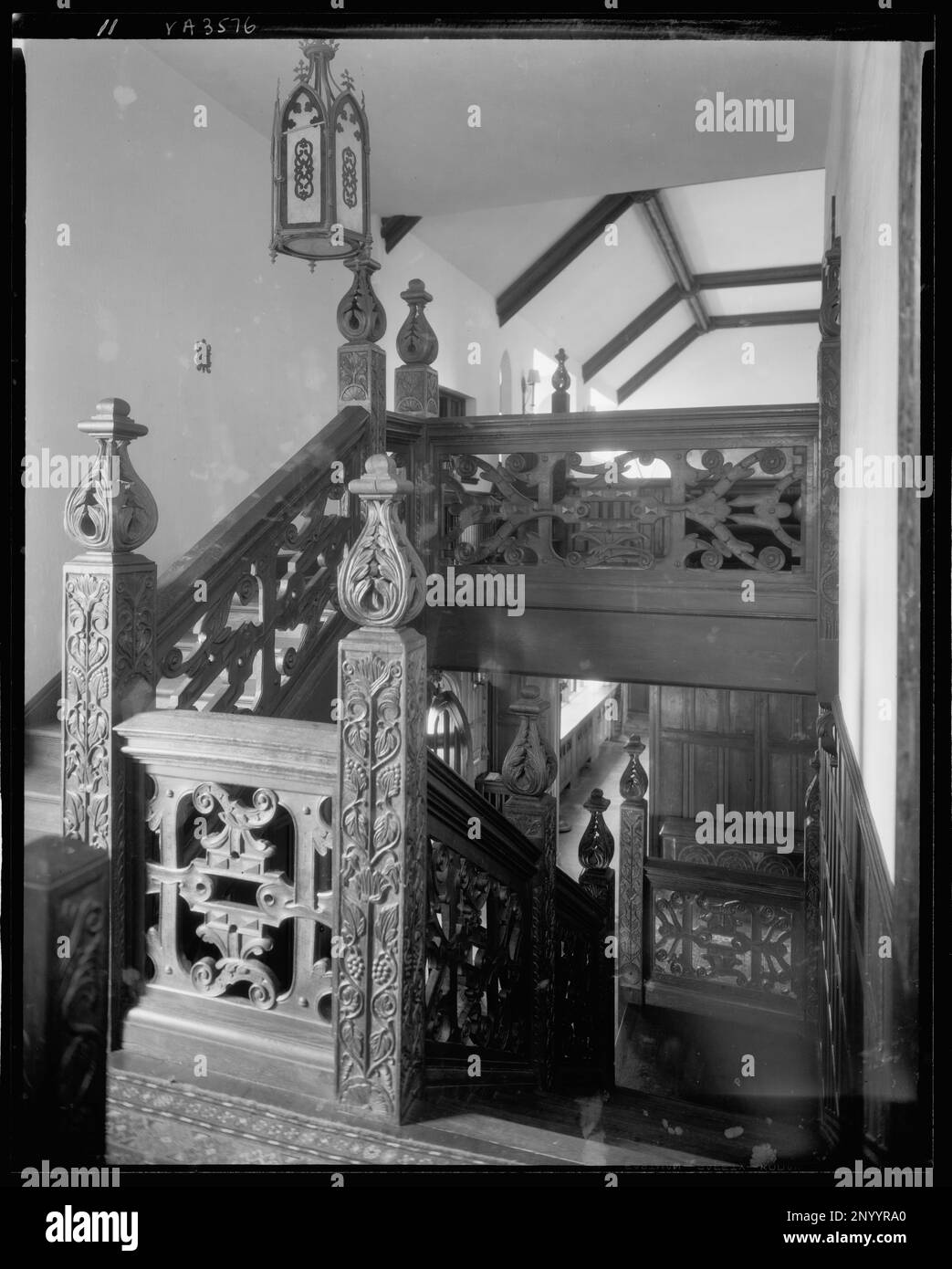Agecroft Hall, Richmond, Henrico County, Virginia. Carnegie Survey of the Architecture of the South. United States  Virginia  Henrico County  Richmond, Hand railings, Woodwork, Stairways, Interiors. Stock Photo