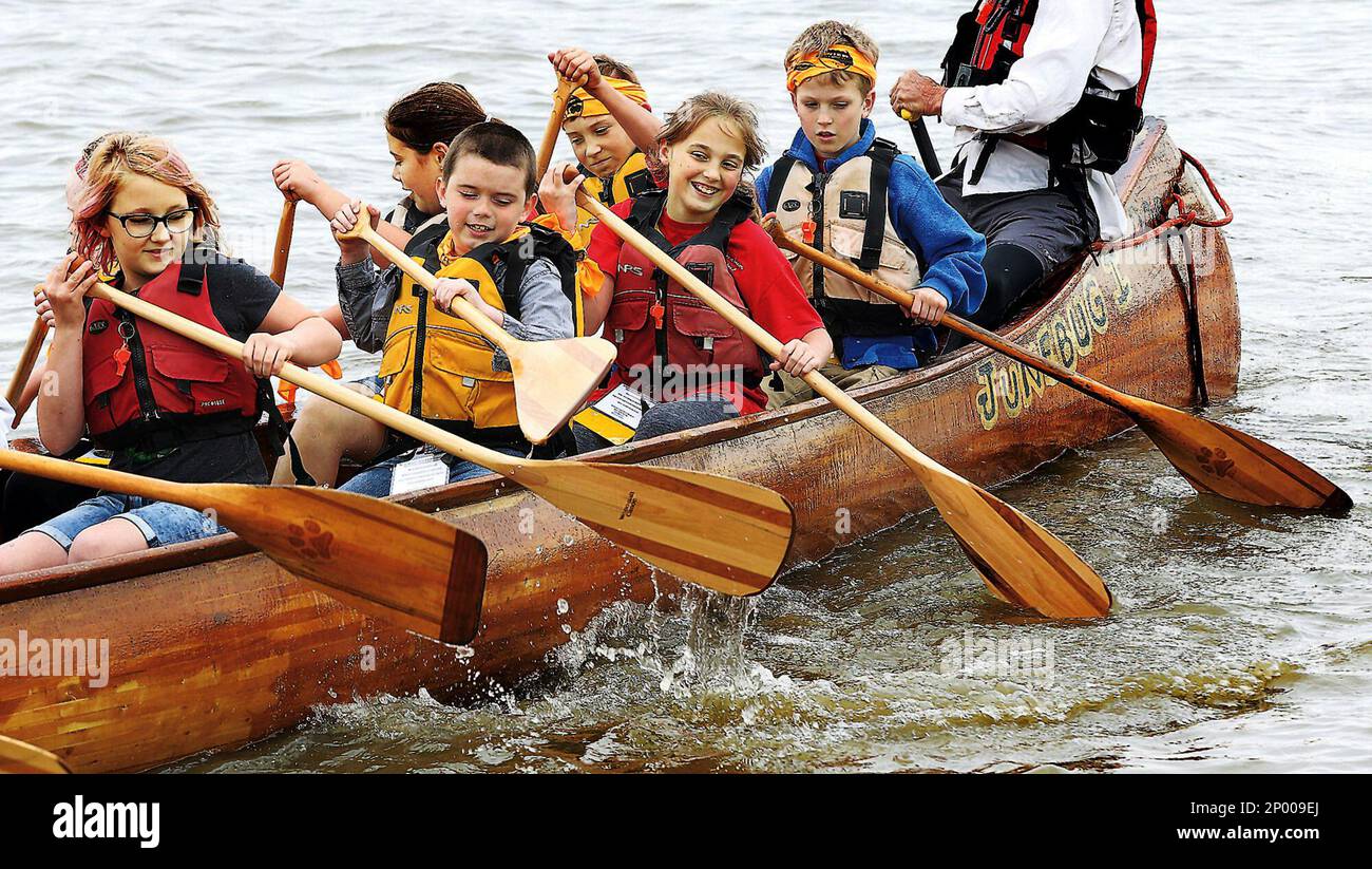 Students from the Carlinville, Ill., Intermediate School are all smiles