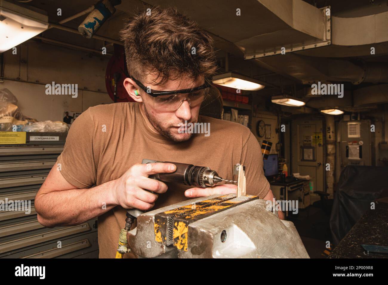 Avitation structural mechanic hires stock photography and images Alamy