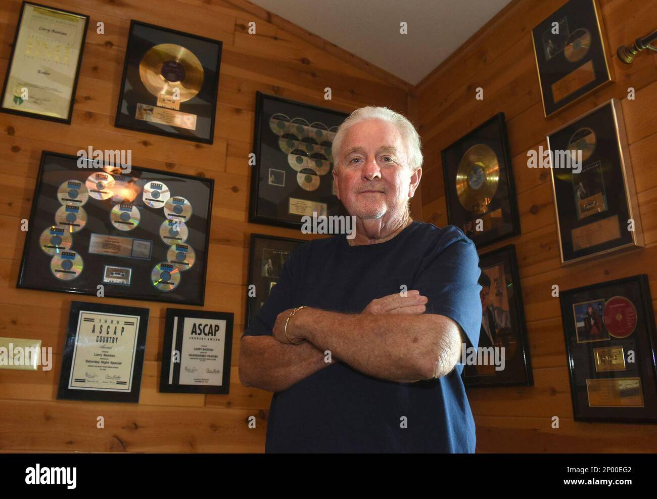 Porterville High School's alumnus Larry Bastian works with Garth Brooks