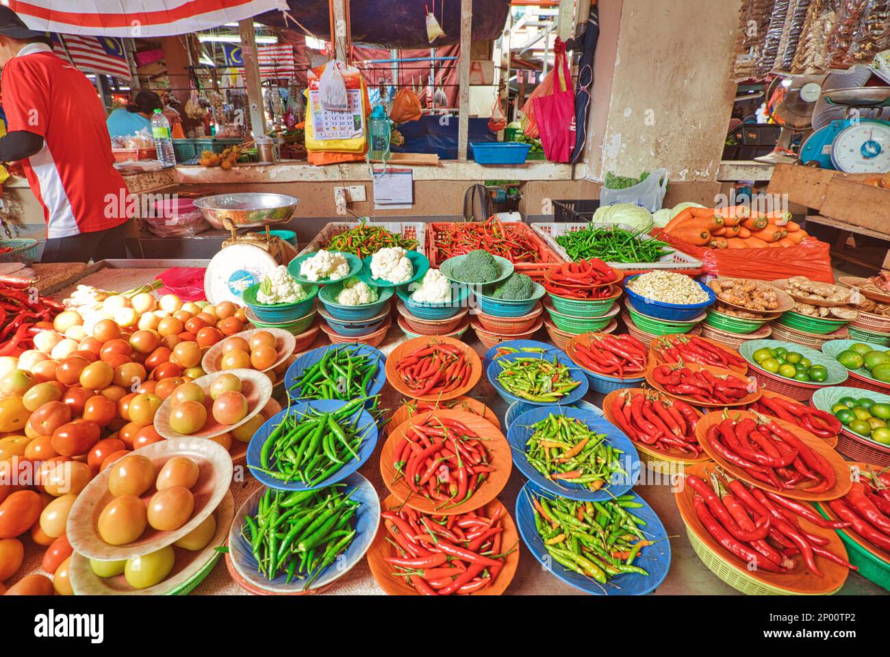 Chow Kit Road Market in Kuala Lumpur city of Malaysia. Stalls selling their  goods here for generations, and are experts in selecting and presenting  Stock Photo - Alamy