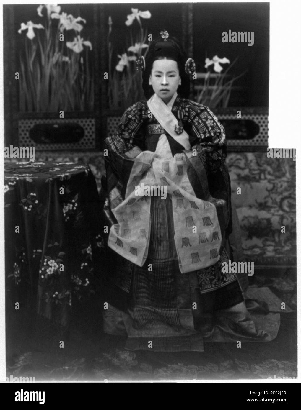 Korea Empress. Korea, Date on item "1909" in error, as Empress Sunmyeong died in 1904, Frank and Frances Carpenter Collection , Sunjong,,King of Korea,,1874-1926,Family, Women,Korea,Clothing & dress,1890-1910, Empresses,Korea,1890-1910. Stock Photo