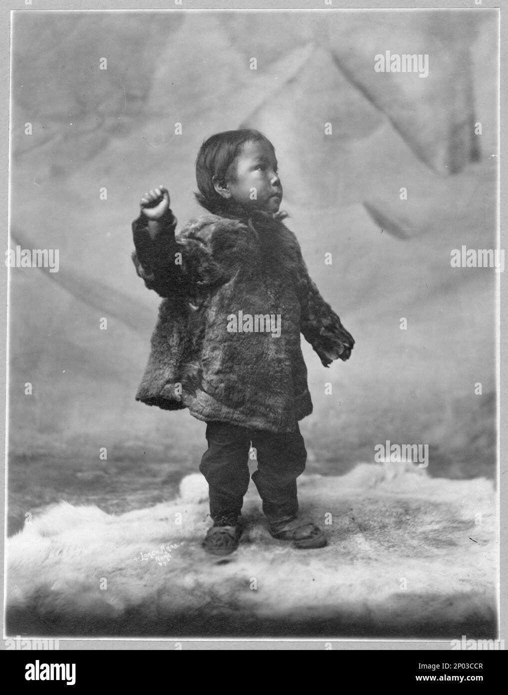Indians of north america alaska 1890 1940 hi-res stock photography and ...