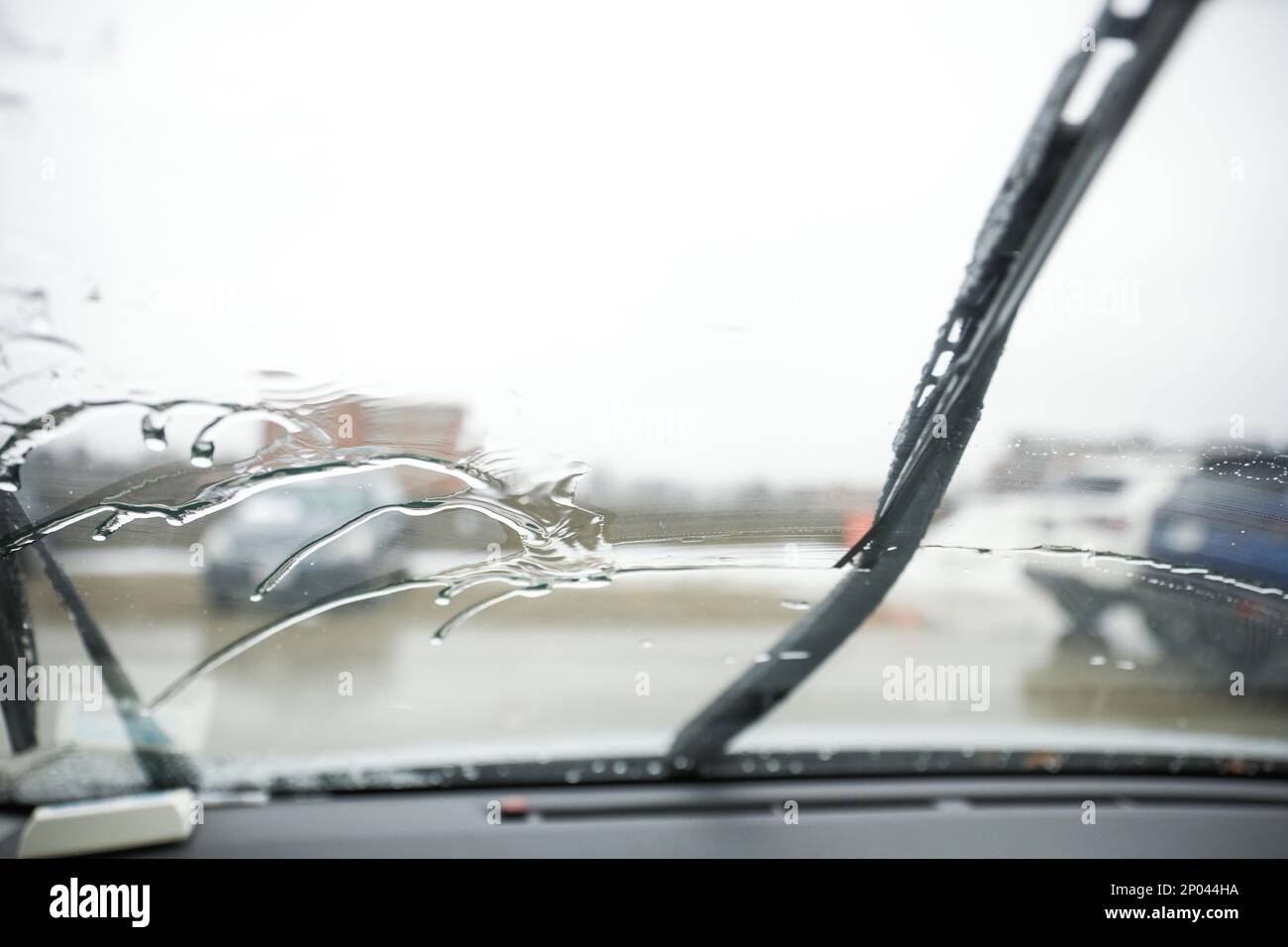 Water repellent windshield hi-res stock photography and images - Alamy