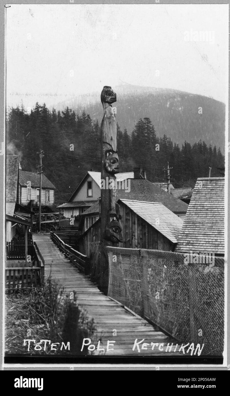 Totem poles alaska 1910 1920 hires stock photography and images Alamy