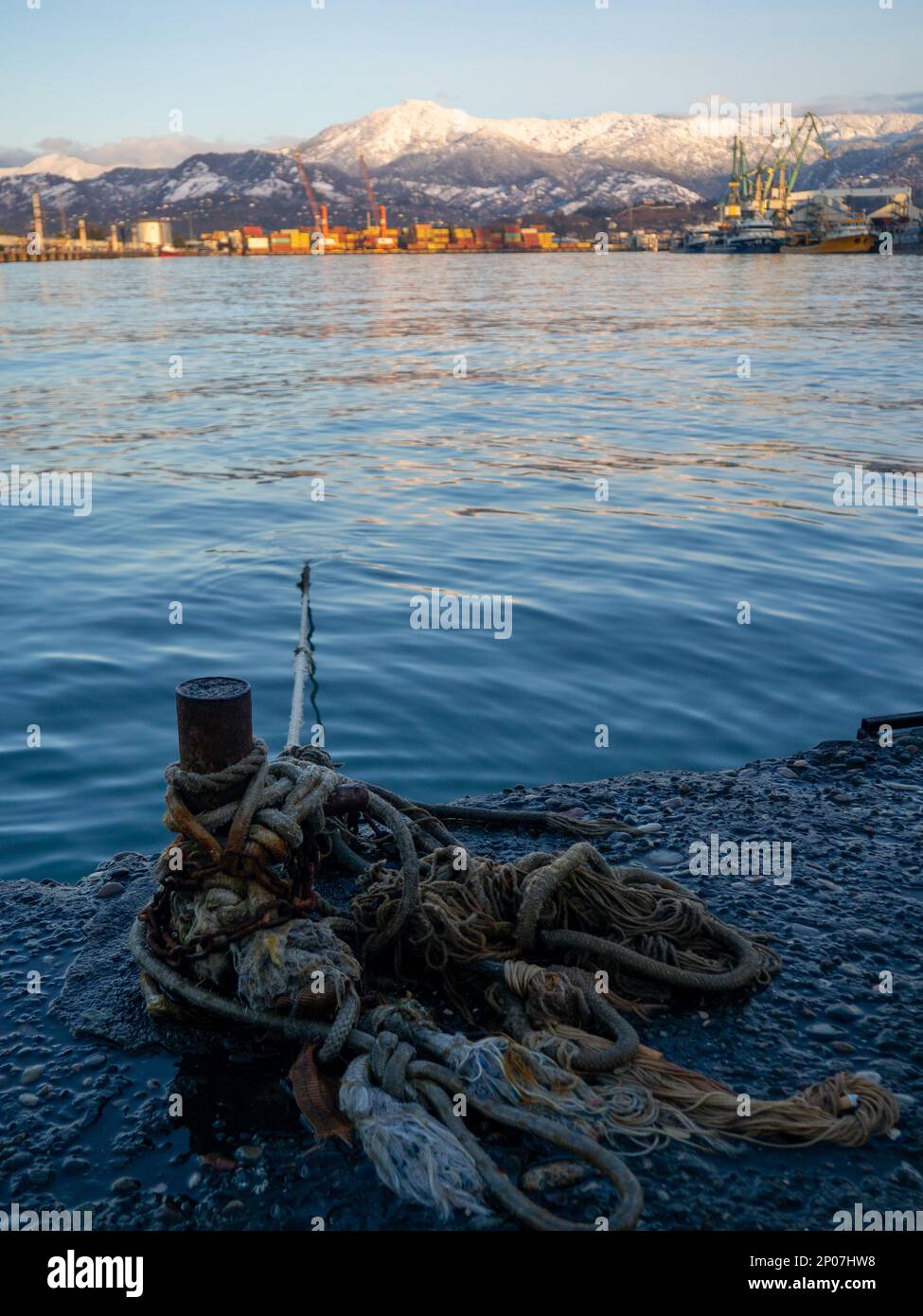 Taunt Rope rope goes into the water from the bollard. Attaching boats to the pier ...