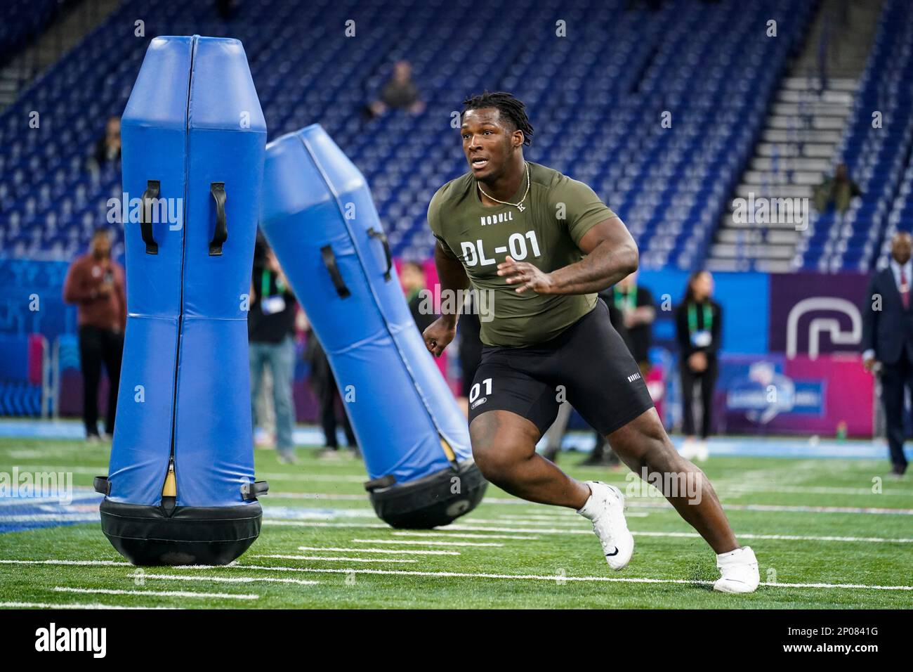 Wisconsin Defensive Lineman Keeanu Benton Runs A Drill At The Nfl 