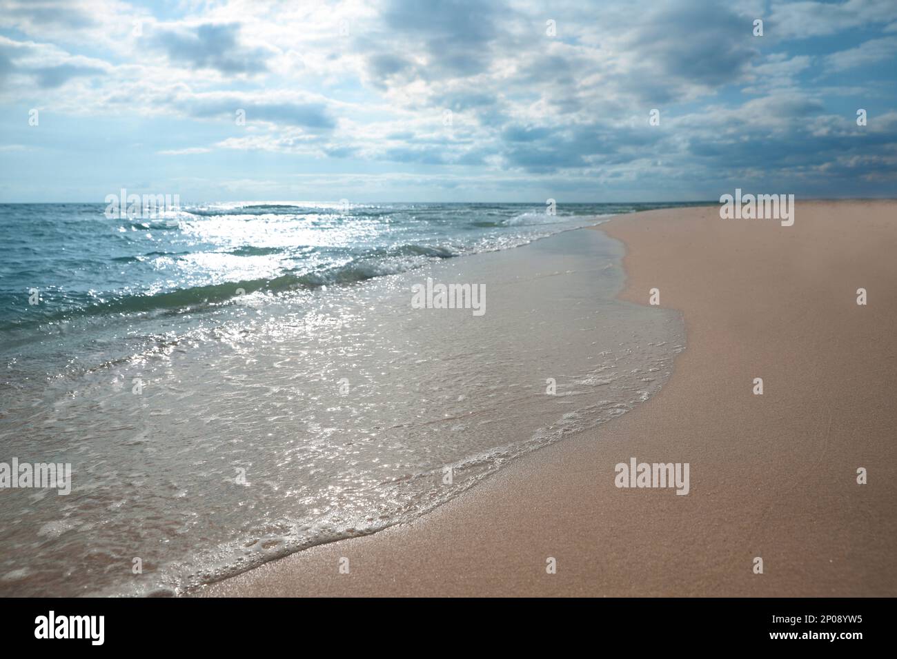 Blue waves rolling onto island hi-res stock photography and images - Alamy