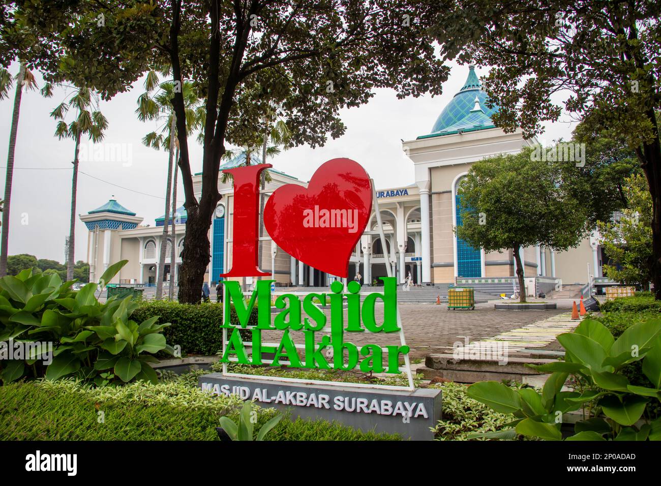 Surabaya Indonesia 25th Dec 2022: the  sign 'I love Masjid Al-Akbar' in front of Al-Akbar Mosque. It is the second largest mosque in Indonesia. Stock Photo