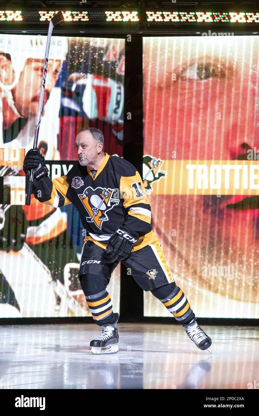 Bryan Trottier of the Pittsburgh Penguins passes the puck during