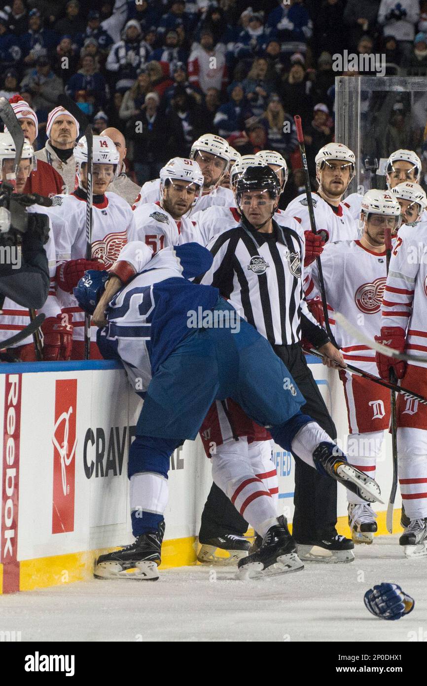 Matthews, Maple Leafs top Red Wings in Centennial Classic
