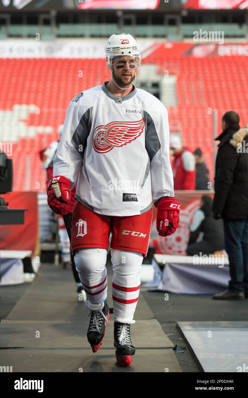 MIKE GREEN Signed 2016 Stadium Series Puck - Detroit Red Wings