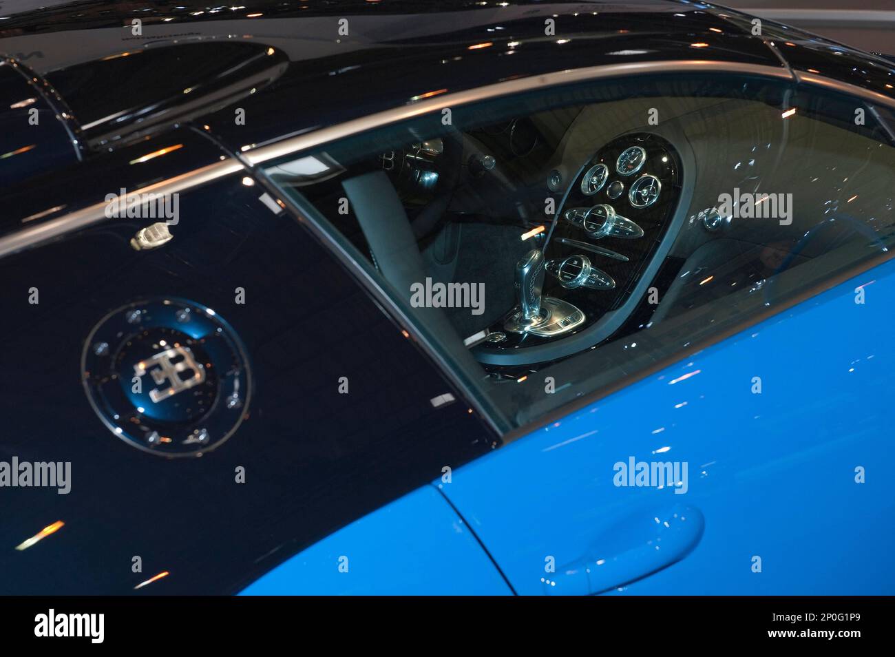 Bugatti veyron 16 4 hi-res stock photography and images - Alamy, image size:1300x954