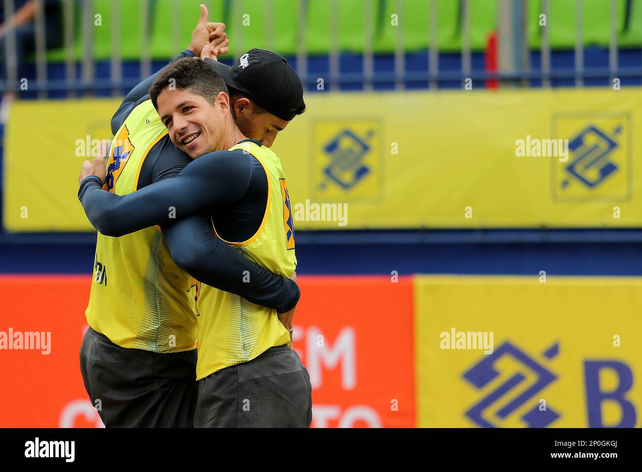 SAO JOSE – SC – 10/12/2016 – CIRCUITO BRASILEIRO DE VOLEI DE PRAIA – Saymon e Alvaro Filho, no jogo contra a dupla Jo e Vitor durante partida do Open do Circuito Brasileiro de vôlei de praia na Arena Beira Mar. Foto: Cristiano Andujar/AGIF (via AP) Stock Photo