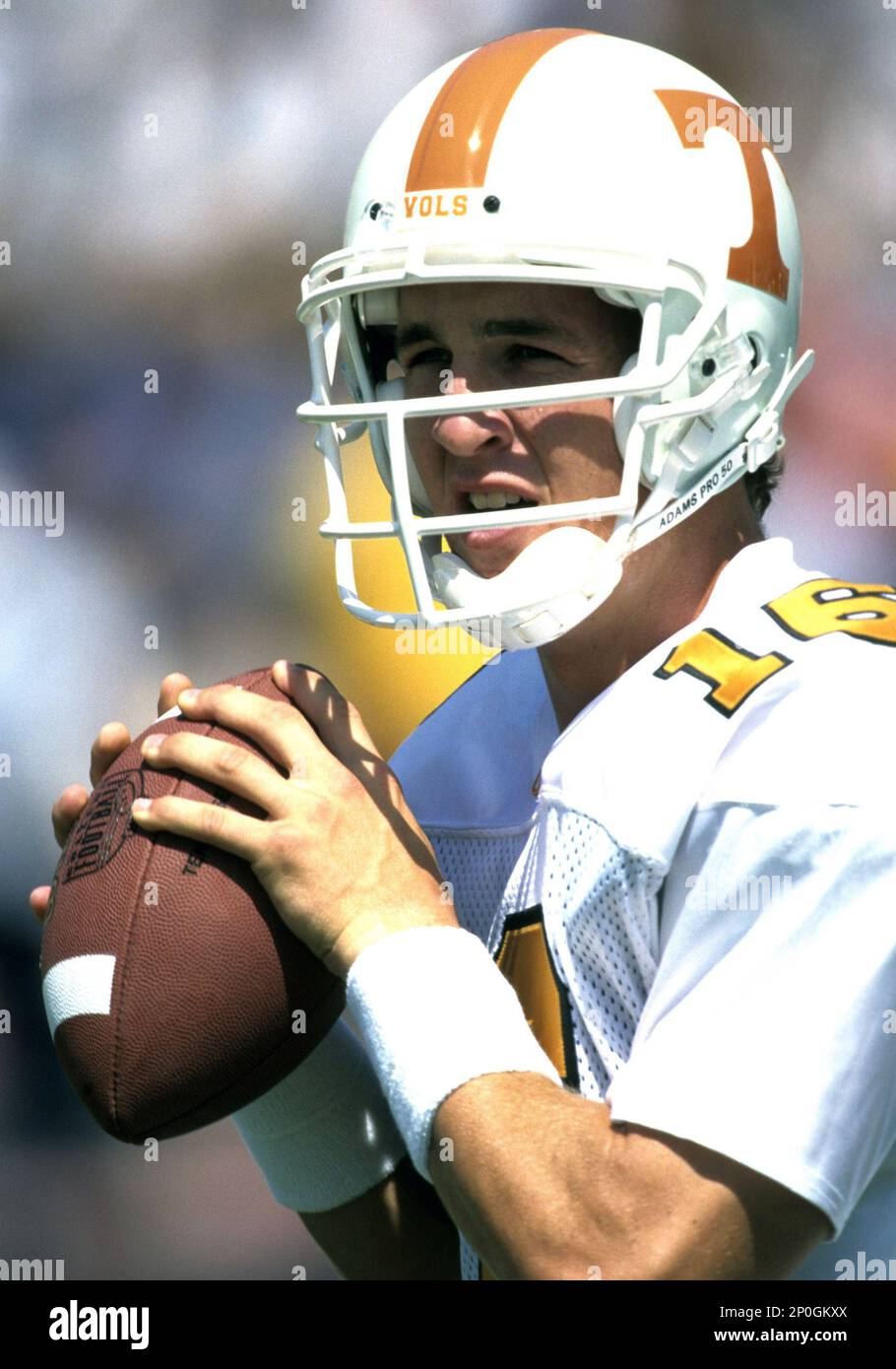 Tennessee quarterback Payton Manning (16) warms up for play in 1997. (AP  Photo / Al Messerschmidt Stock Photo - Alamy