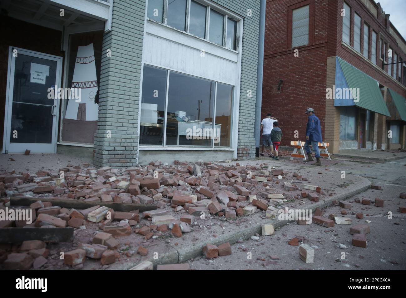 earthquake-damage-in-downtown-cushing-the-day-after-an-earthquake