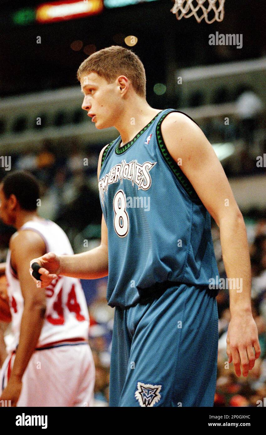 21 Jan 2000: Radoslav Nesterovic of the Minnesota Timberwolves during