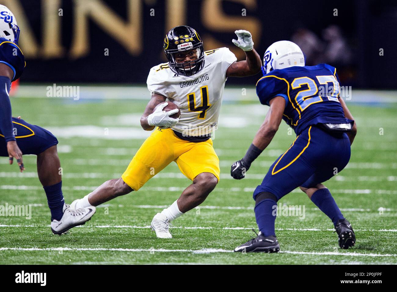 New Orleans, LA, USA. 27th Nov, 2015. Tulane Green Wave running back Dontrell  Hilliard (26) runs the ball during the game between Tulane Green Wave and  Tulsa Golden Hurricane at Yulman Stadium