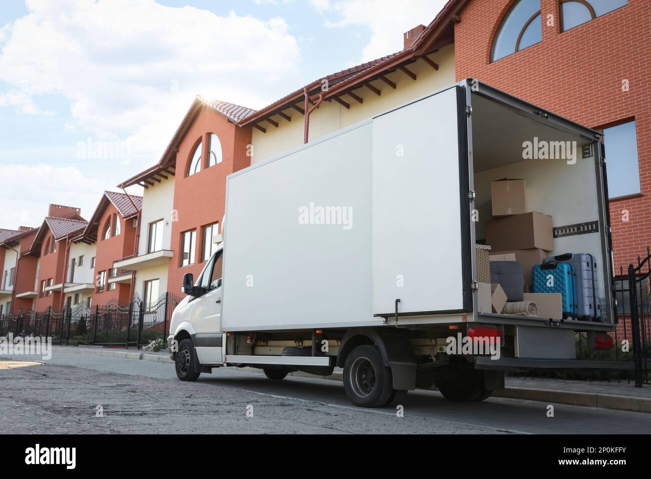 Car full of boxes hi-res stock photography and images - Alamy