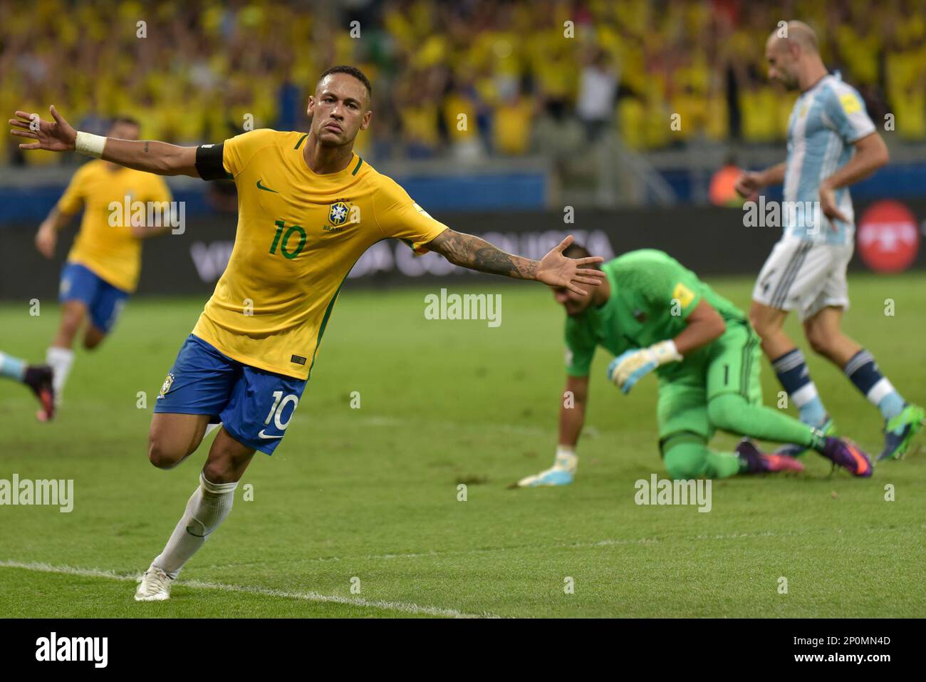 Belo Horizonte - MG - 10/11/2016 - Eliminatorias da copa do Mundo 2018  Brasil x Argentina, Fulano do Brasil disputa lance contra jogador da  Argentina pela eliminatoria da copa do Mundo de