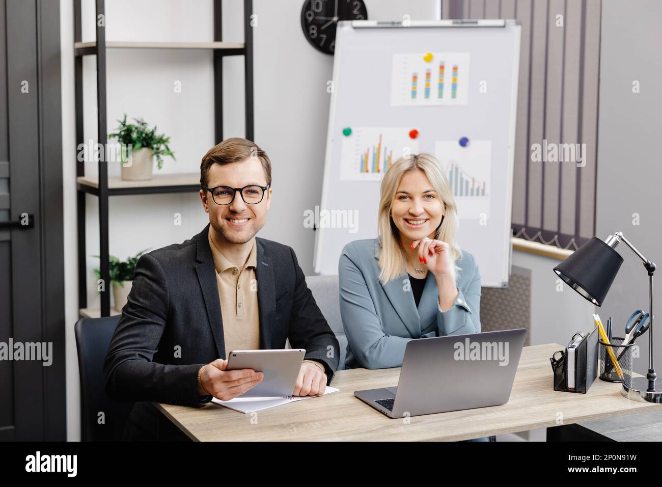 Team workin hi-res stock photography and images - Alamy