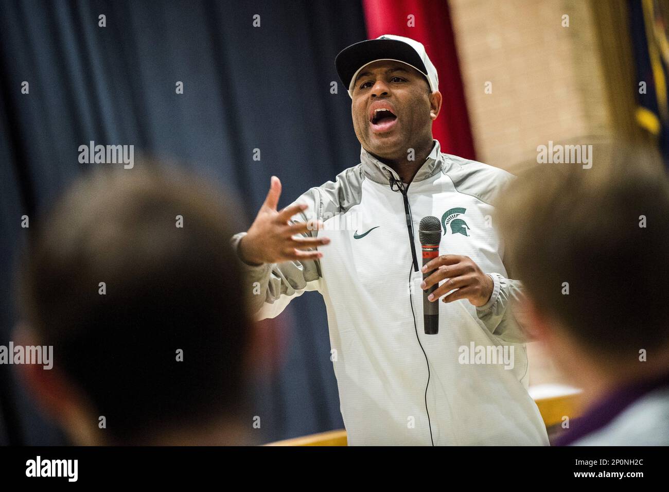 Motivational speaker Eric Thomas addresses Davison High School students