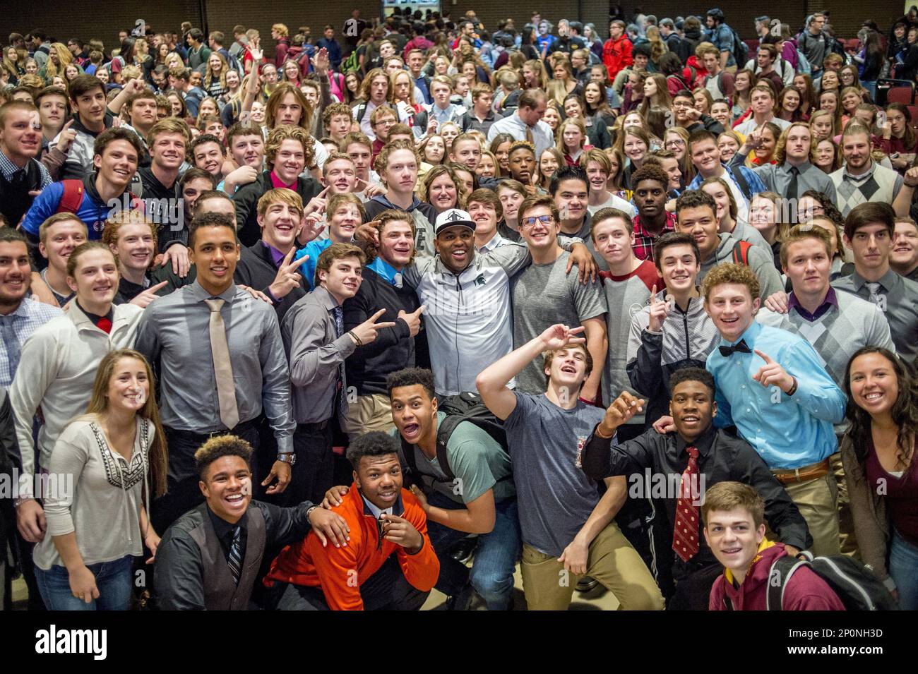 Motivational speaker Eric Thomas poses with Davison High School