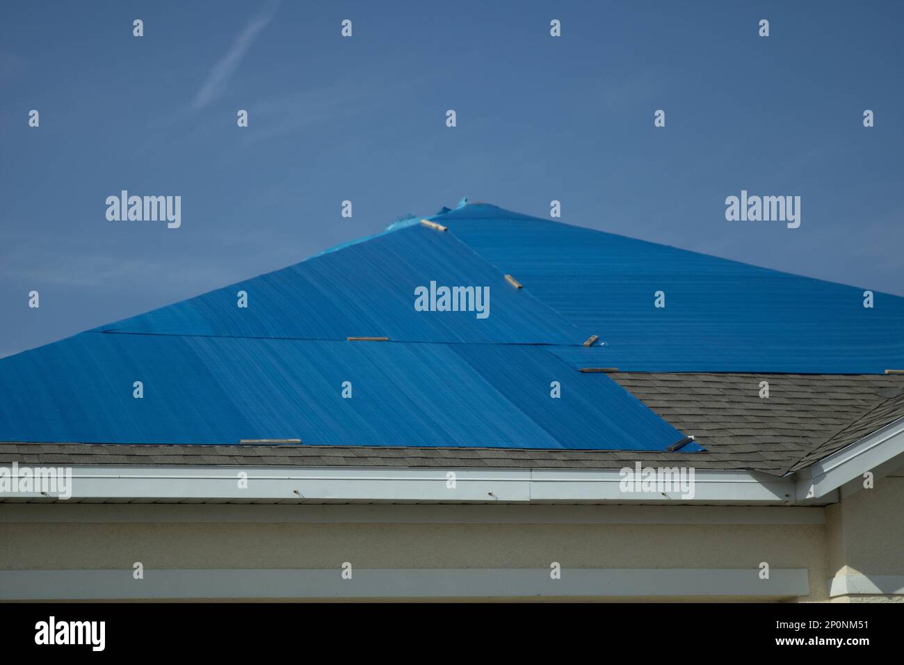 Tarp over the roof after hurricane Ian Stock Photo Alamy