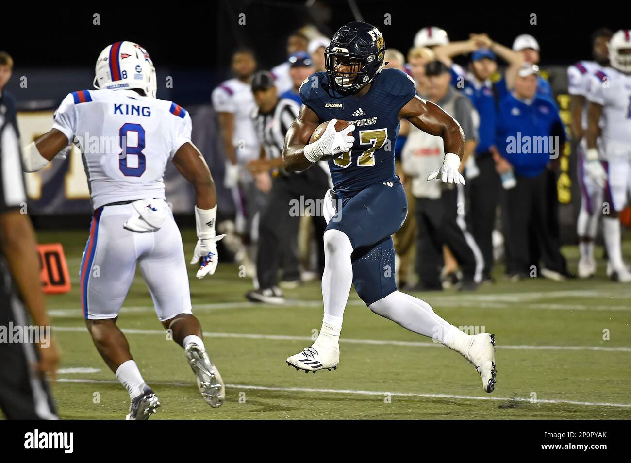 22 October 2016: FIU tight end Jonnu Smith (87) sets up a touchdown in ...