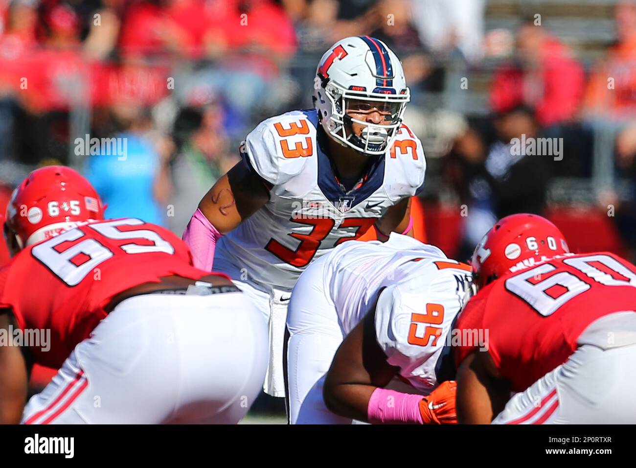 15-oct-2016-illinois-fighting-illini-linebacker-tre-watson-33-during-the-game-between-the-rutgers-scarlet-knights-and-the-illinois-fighting-illini-played-at-high-point-solutions-stadium-in-piscatawaynj-photo-by-rich-graessleicon-sportswire-icon-sportswire-via-ap-images-2P0RTXR.jpg