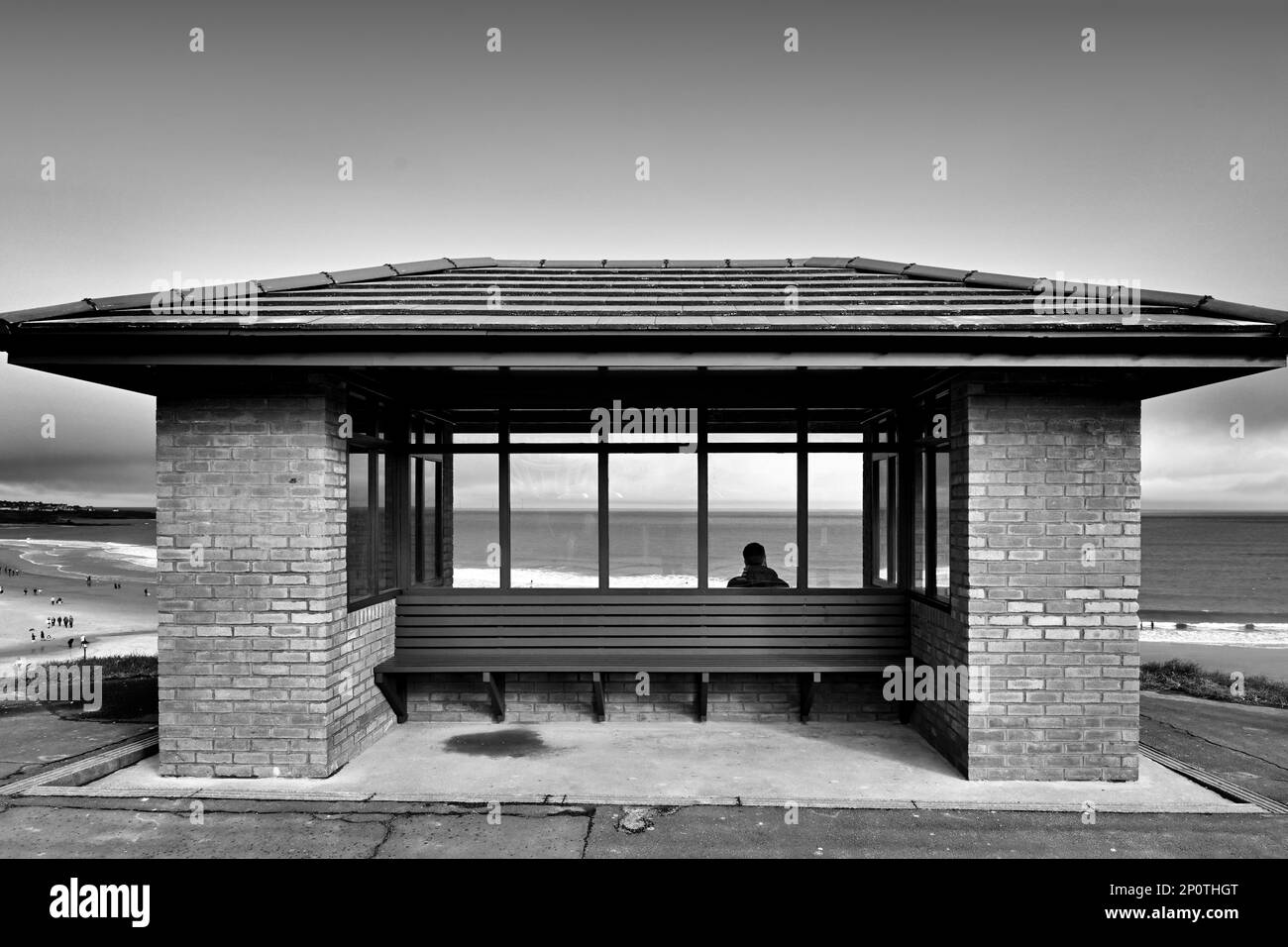 Upgraded viewing hut and benches overlooking Long Sands beach  Tynemouth Stock Photo
