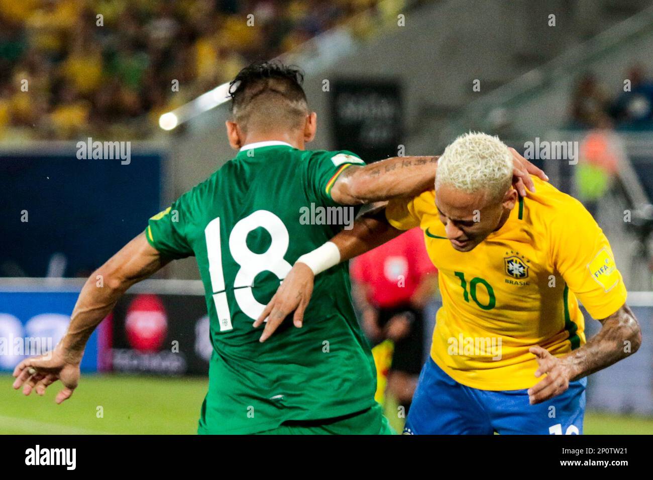 Natal - RN - 06/10/2016 - Eliminatorias da Copa do Mundo de 2018, Brasil x Bolivia - Neymar Jr Jogador do Brasil disputa lance com Duk Arandia jogador da Bolivia na Arena Dunas pelas Eliminatorias da copa do mundo de 2018. Foto:Clelio Tomaz/AGIF (via AP) Stock Photo