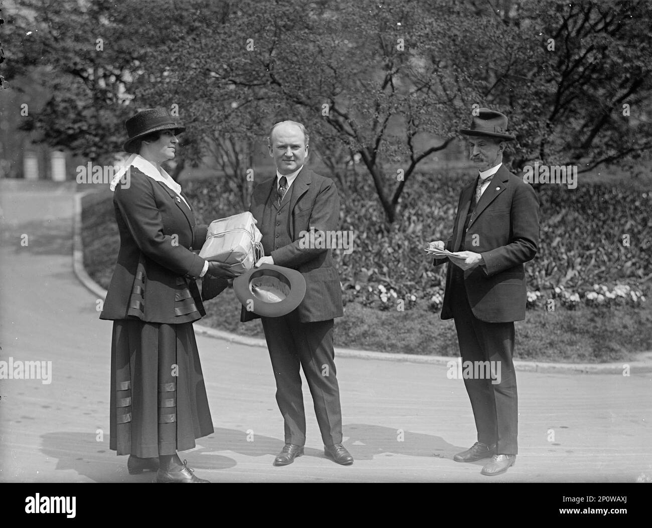 Lillian Cromlein receiving seed from Tumulty, National Emergency War Garden Commission, 1917. Joseph Patrick Tumulty (centre) was the private secretary of U.S. President Woodrow Wilson. Stock Photo