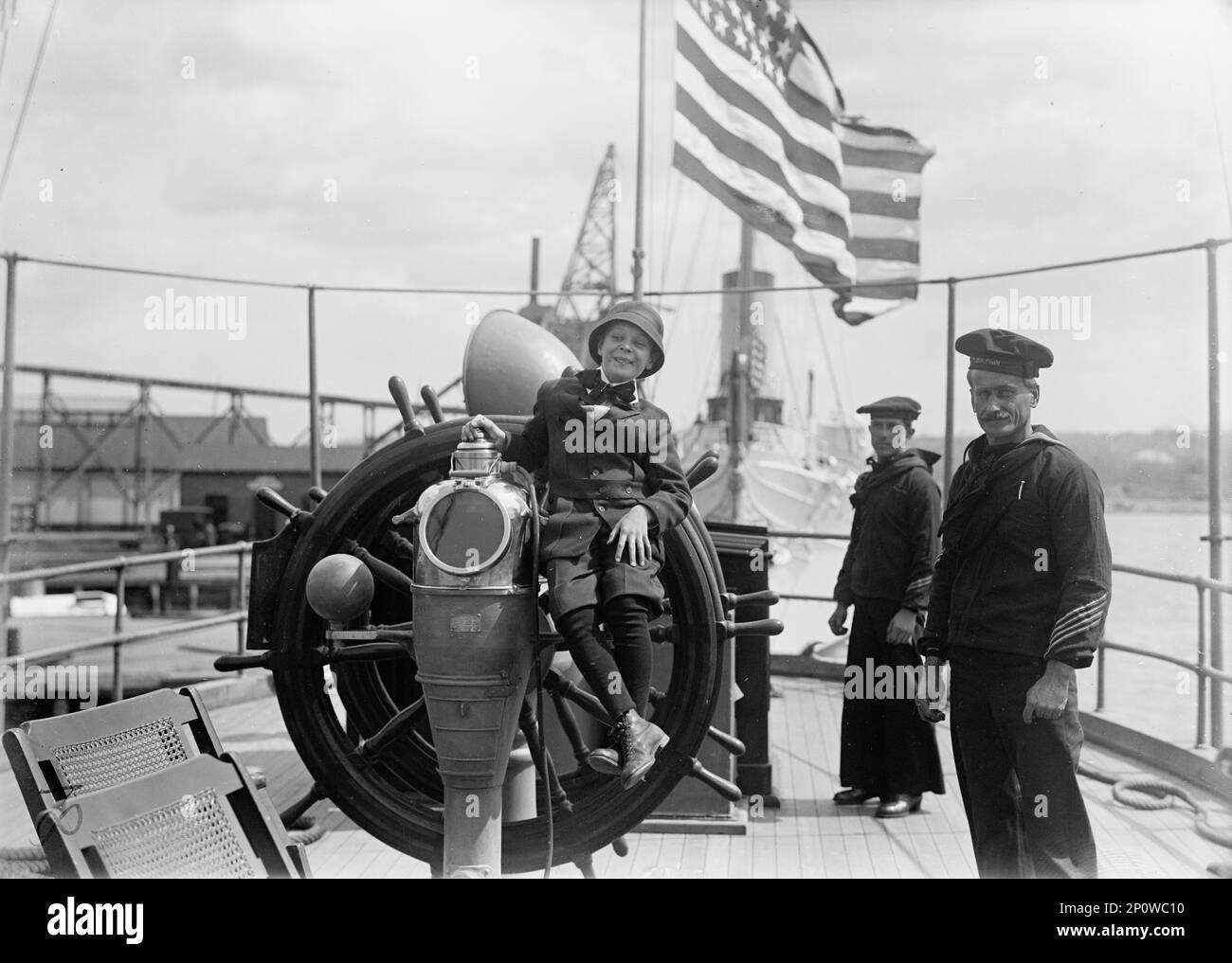 Frank A. Daniels, Target Practice, 1913. Son of US politician Josephus Daniels and suffragist Addie Worth Bagley, sitting by the wheel of the US Navy ship 'Dolphin'. Stock Photo