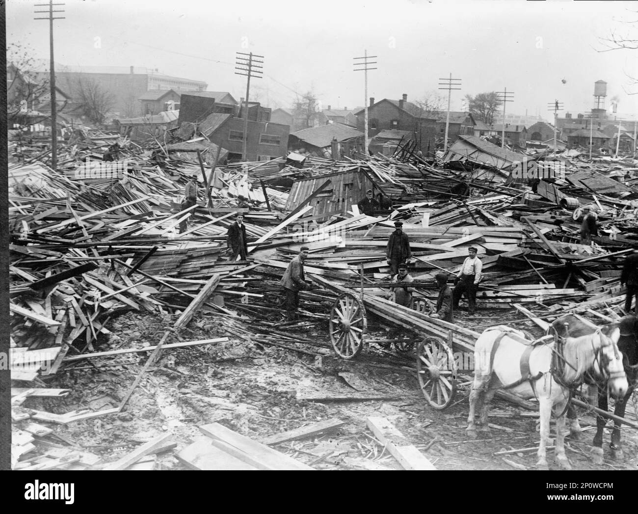 Building collapsed salvage Black and White Stock Photos & Images Alamy
