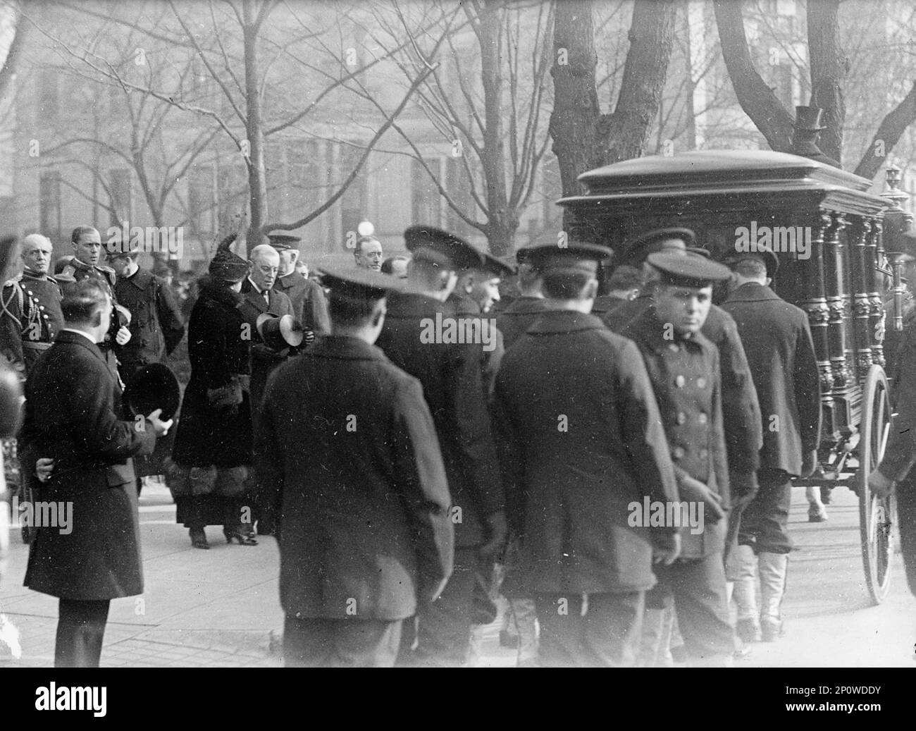 Funeral of Admiral George Dewey, U.S.Navy - Coffin Leaving House, 1917. President Woodrow Wilson (holding top hat). Stock Photo
