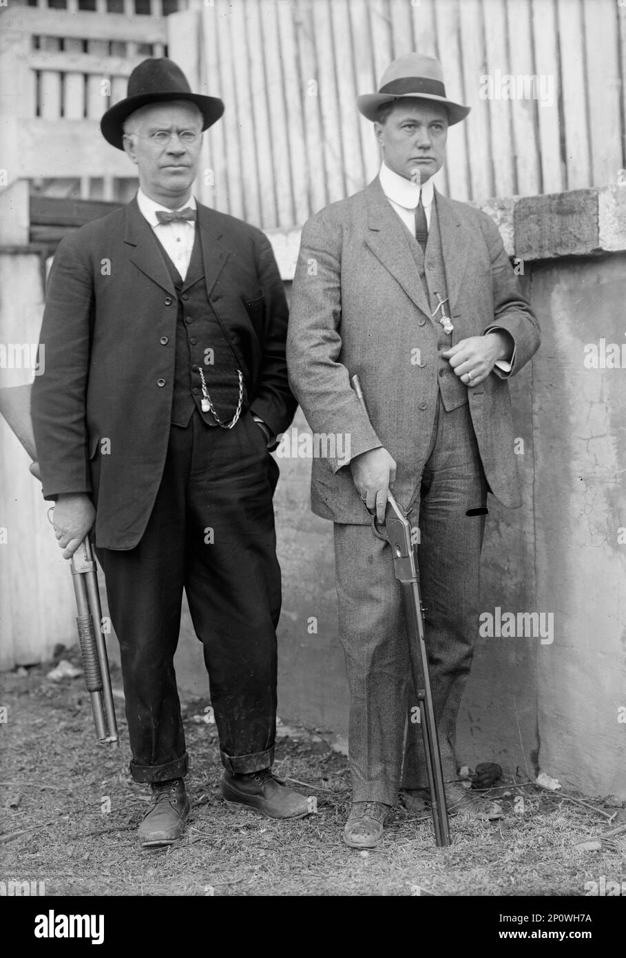 Feud - Scenes in Virginia Mountain Town at Trial After Feud, 1912. Shows, Thomas Felts, right, and D.O. Baldwin at left, of the Baldwin-Felts Detective Agency. Landowner Floyd Allen was convicted and executed for murder in 1913 after a courthouse shootout the previous year that left a judge, prosecutor, sheriff, and two others dead. Stock Photo