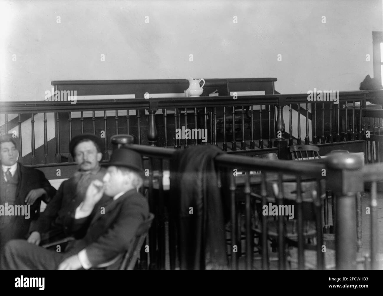 Feud - Scenes in Virginia Mountain Town at Trial After Feud, 1912. Shows court room, taken in Carroll County, Virginia between March and May 1912. Related to second trial of Floyd Allen after he killed the judge at his first trial. Landowner Floyd Allen was convicted and executed for murder in 1913 after a courthouse shootout the previous year that left a judge, prosecutor, sheriff, and two others dead. Stock Photo