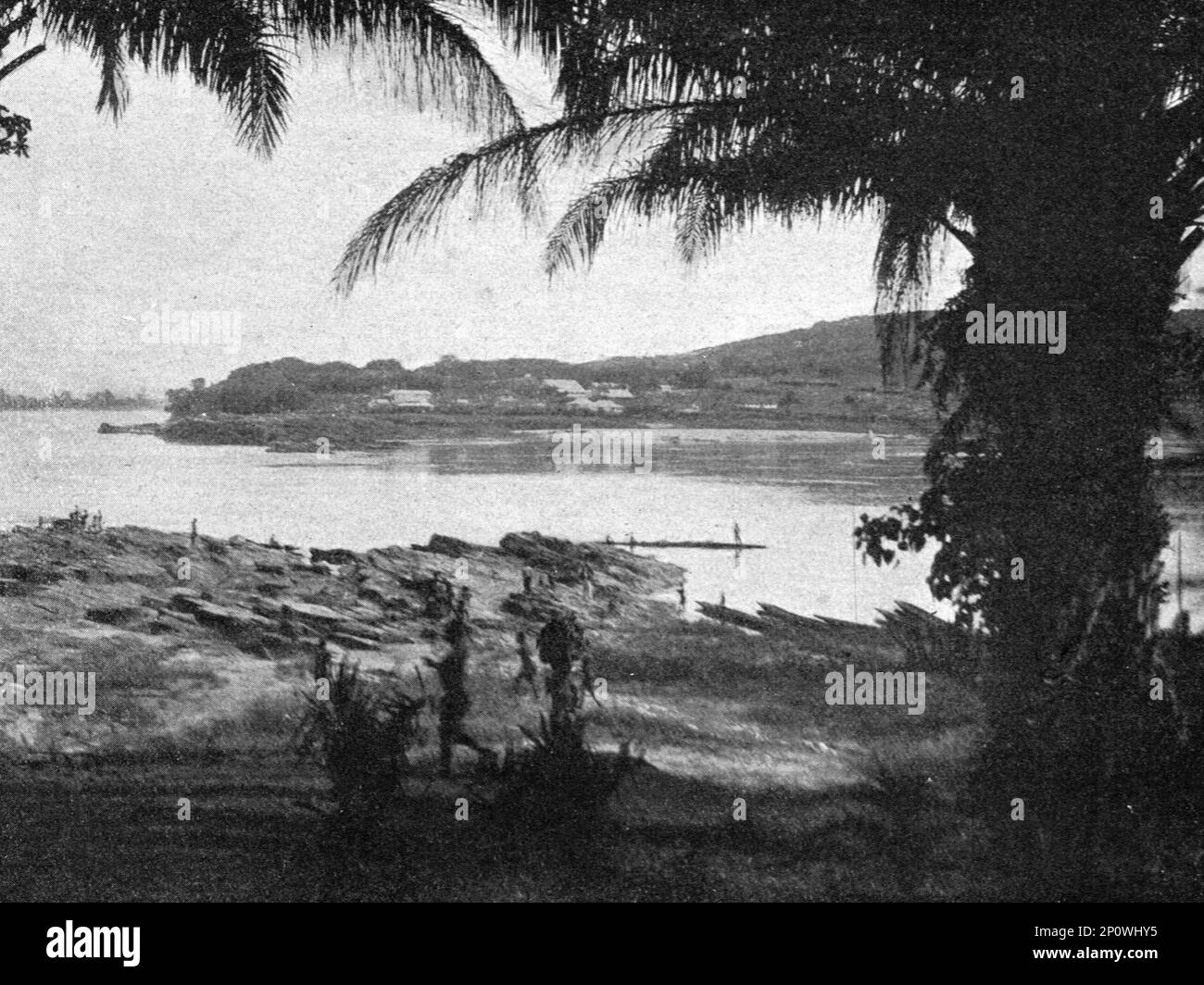 ''L'Oubangui a Mobaye; L'Ouest Africain', 1914. From