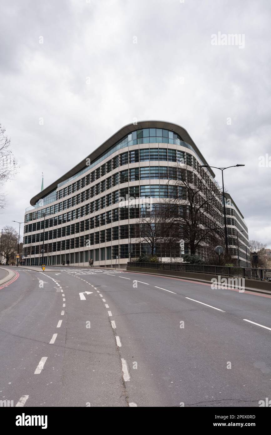 Tower Hill Car and Coach Park building and Zizzi Restaurant, Lower