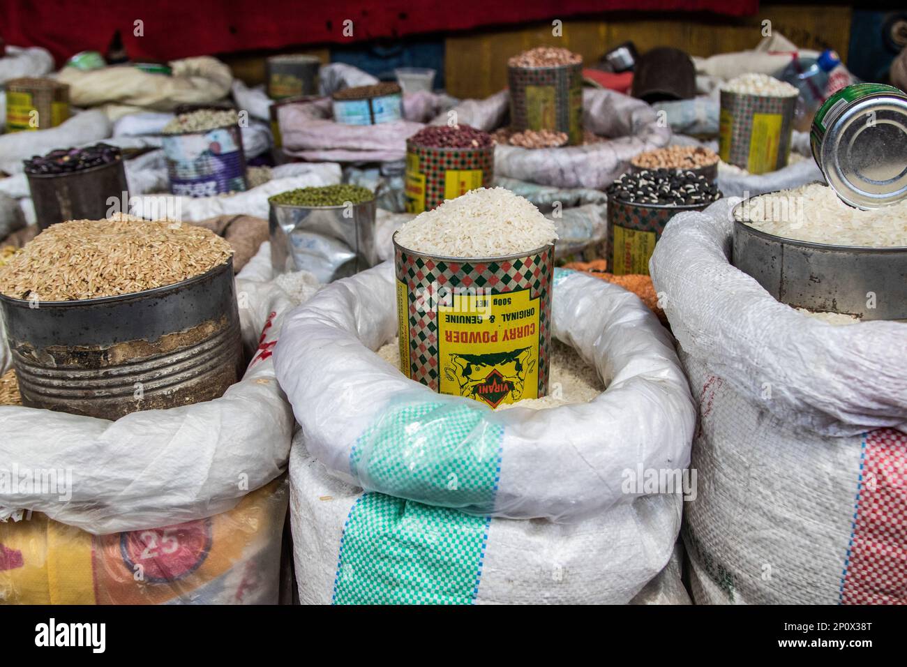 Bustling market kenya hires stock photography and images Alamy