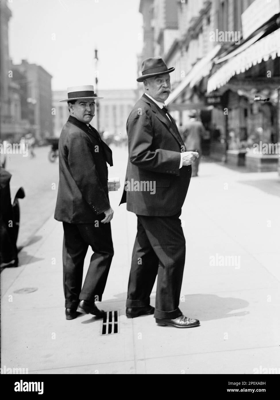 Lewis Cass Ledyard, Lawyer - Right, with News Corner, 1914. Ledyard was a partner at the firm Carter Ledyard & Milburn, personal counsel to J.P. Morgan, and a president of the New York City Bar Association. Stock Photo