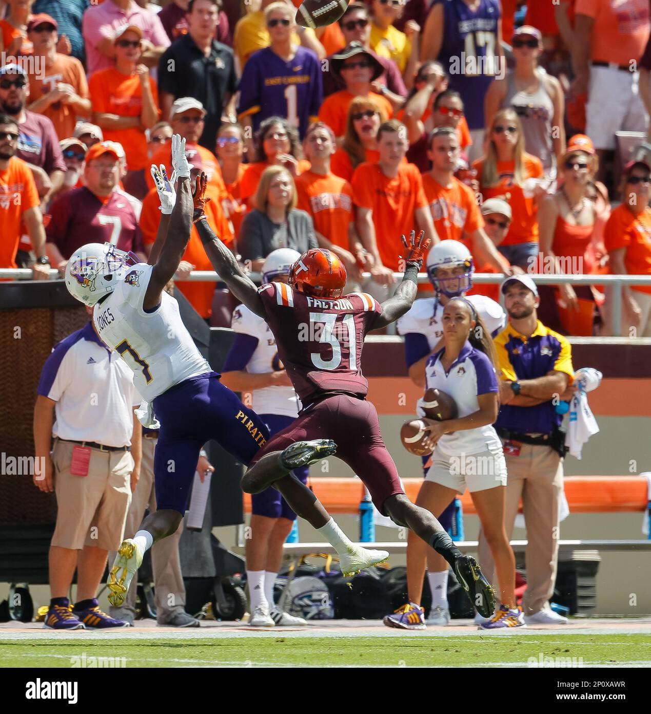 September 24, 2016: Wide Receiver Zay Jones (7) Of The East Carolina ...