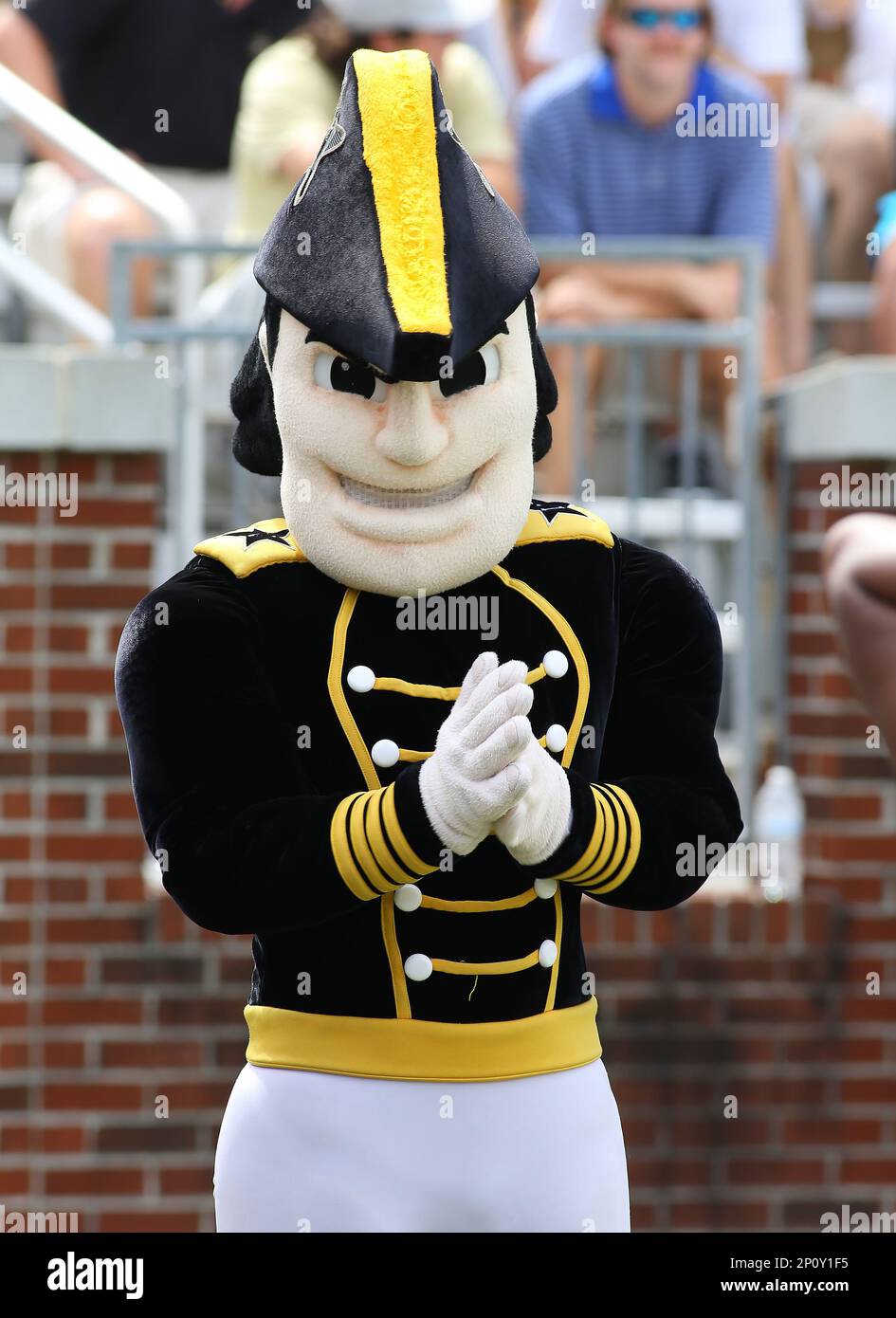 SEP 17, 2016 Vanderbilt Commodores mascot during the NCAA men's