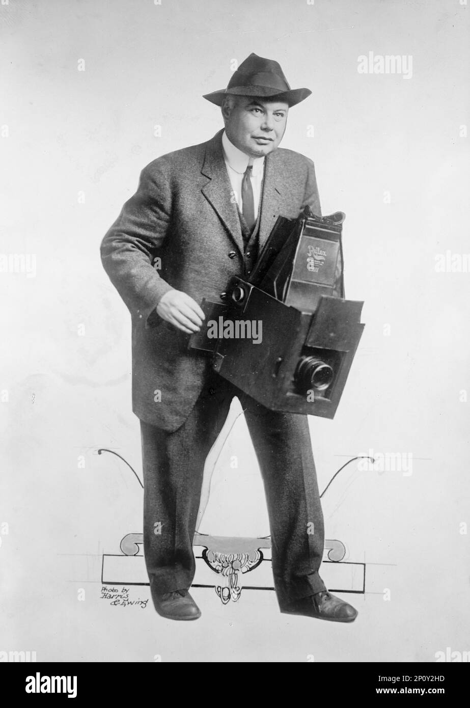 Photographer with large format camera 1914 stock photo alamy