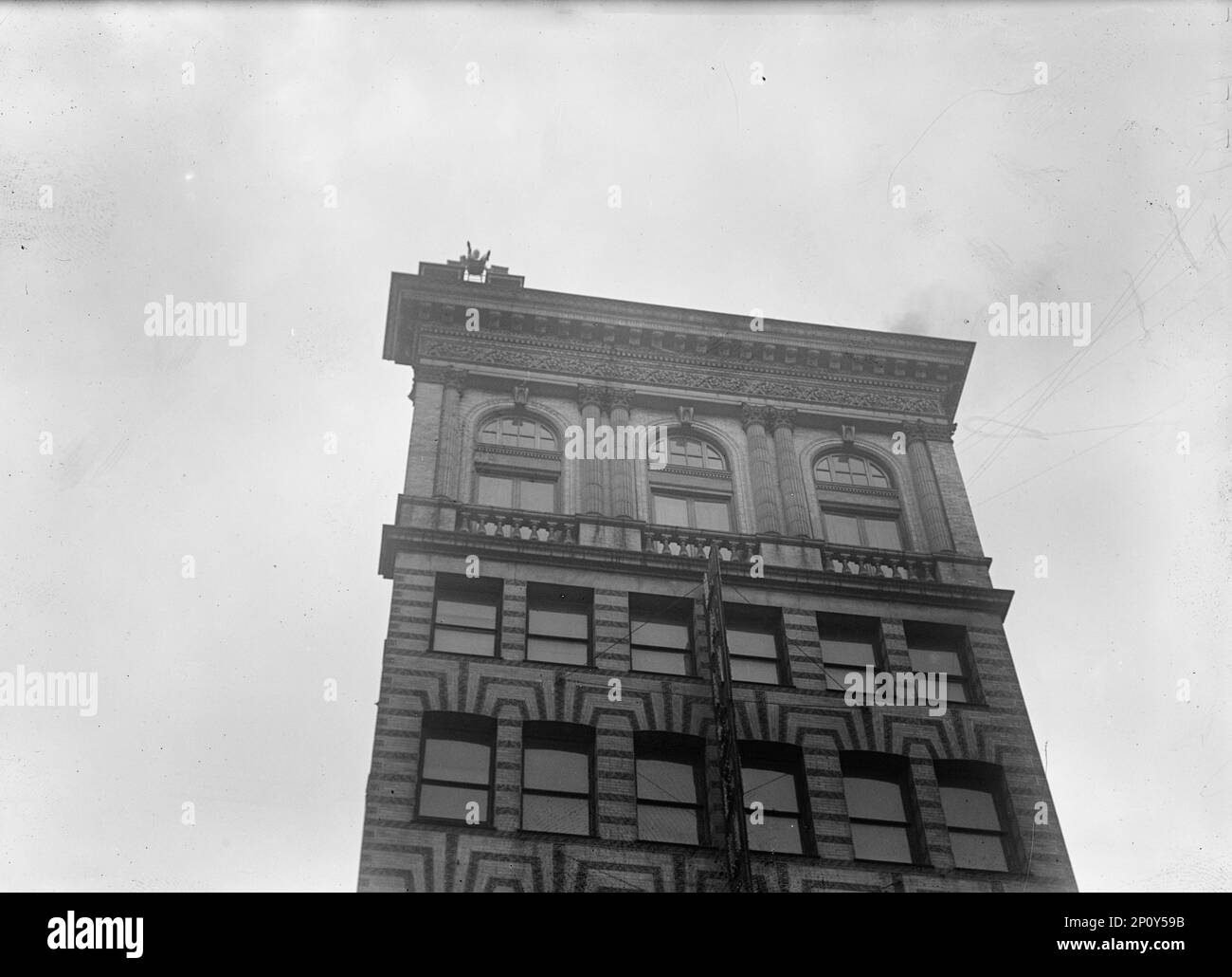 J. Reynolds, Performing Acrobatic And Balancing Acts On High Cornice Above 9th Street, N.W., Washington DC, 1917. 'Human Fly' Jammie Reynolds. Stock Photo
