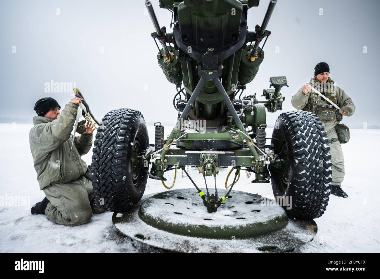 Soldiers from the 1-120th Field Artillery Regiment, Wisconsin National Guard, secure and prepare the M119 howitzer for sling load operations with a UH-60 Blackhawk from the 1-147th Aviation Regiment, Michigan National Guard, during Northern Strike 23-1, Jan. 24, 2023, at Grayling Army Airfield, Mich. Units that participate in Northern Strike’s winter iteration build readiness by conducting joint, cold-weather training designed to meet objectives of the Department of Defense’s Arctic Strategy. Stock Photo