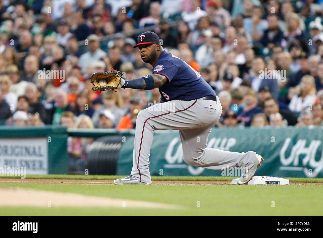 September 14, 2016: Minnesota Twins infielder Kennys Vargas (19) makes ...