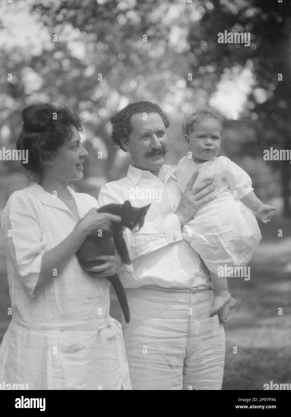 Nadelman, Mr. and Mrs., with baby and cat, standing outdoors, 1923 July 12. Stock Photo